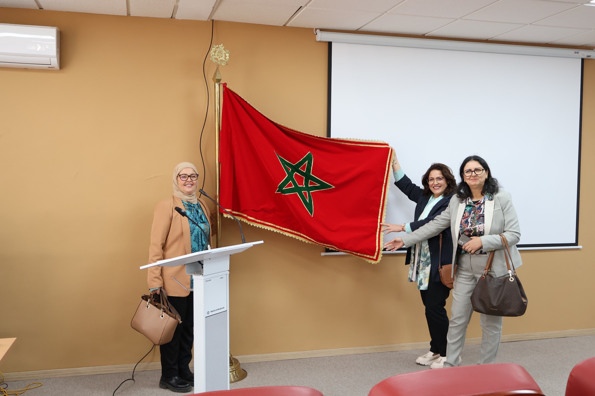 Une délégation Tunisienne multidisciplinaire de l’Université de Sousse ainsi que du CIPEN (Centre d’Innovation Pédagogique et Numérique).