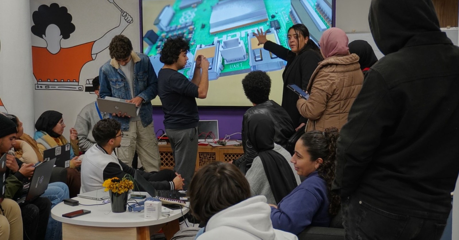 Nos étudiants du Club RobotiCore marquent le coup d'envoi d’Innov4Talent à Orange digital center