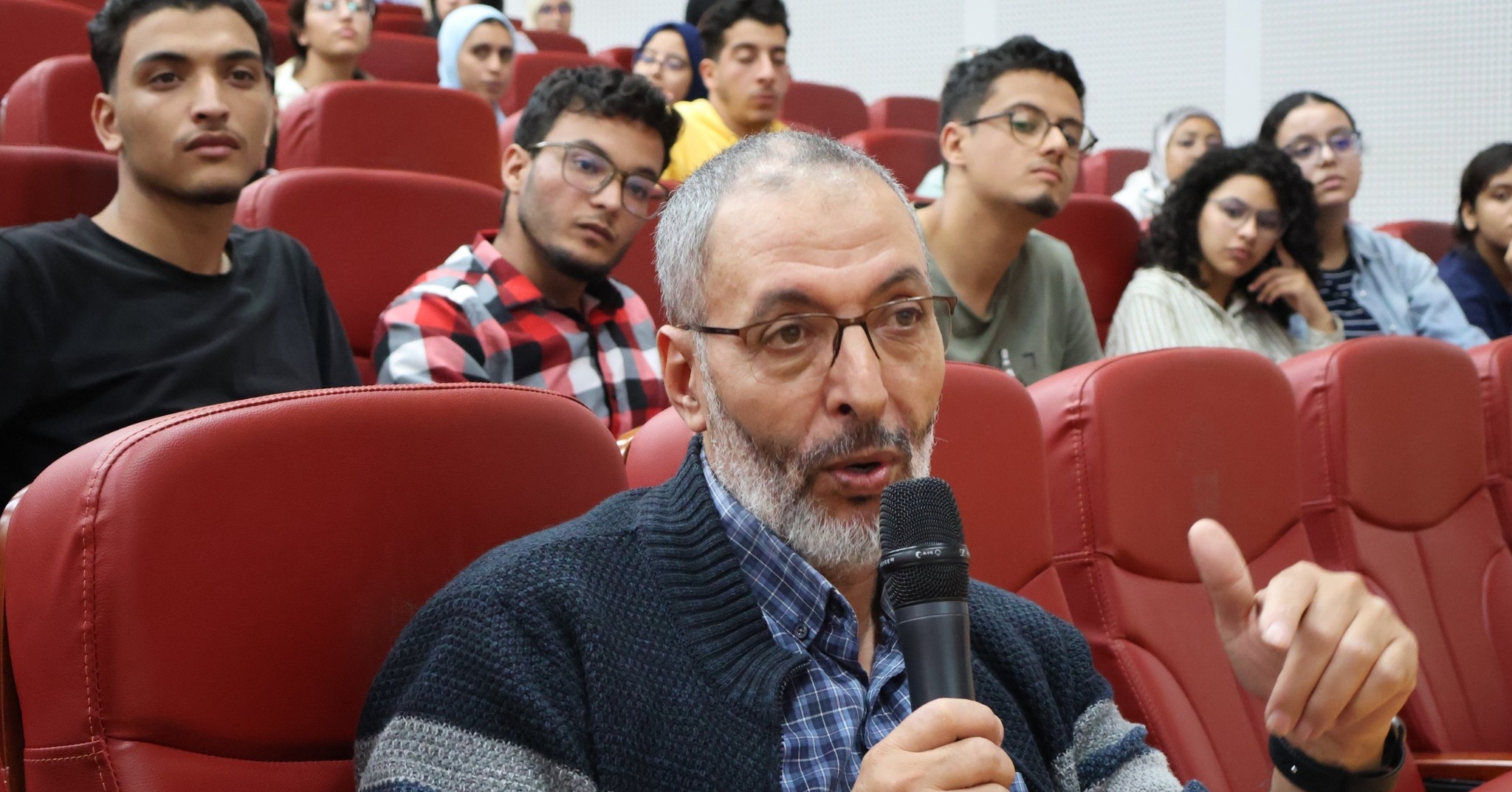 Le vendredi 10 octobre 2025, l’ENSAM Rabat a eu le plaisir d’accueillir le Pr. Saïd MABCHOUR pour une conférence plénière intitulée : « Approches intégrées en bioscience, biomécanique et tribologies appliquées aux systèmes vivants et médico-techniques. »  Une présentation riche en échanges, explorant les liens entre sciences du vivant, conception avancée et innovation médico-technique.