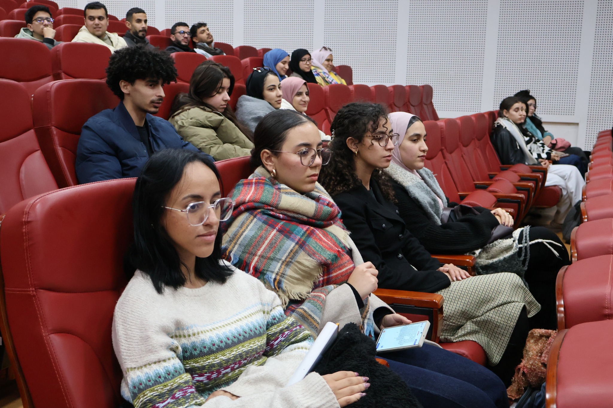 Dialogue entre rigueur scientifique et expression littéraire